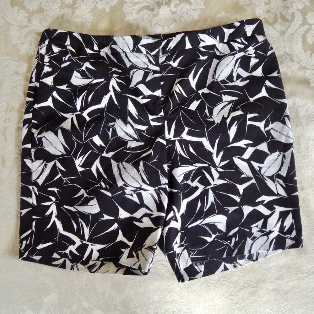 Mario Serrani Black & White Stretch Comfort Tummy Control Shorts 16